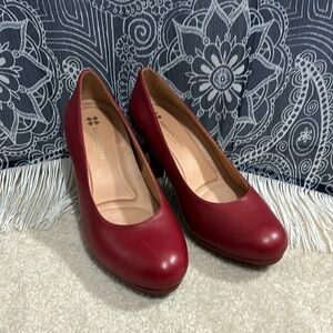 Naturalizer “Michelle” red pump - size 8W